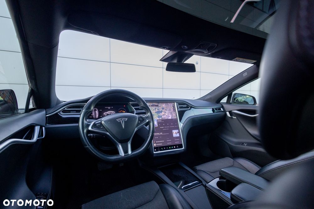 Tesla Model S - 7