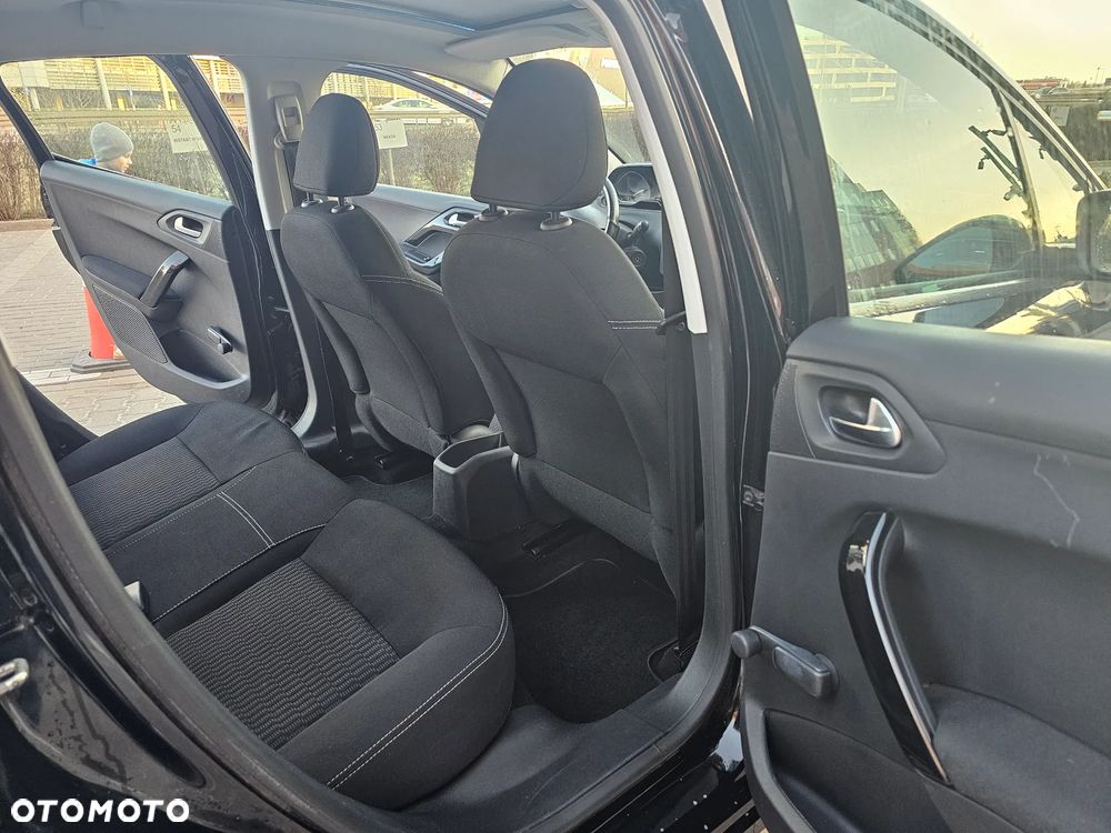 Peugeot 208 PureTech 82 Urban Move - 14