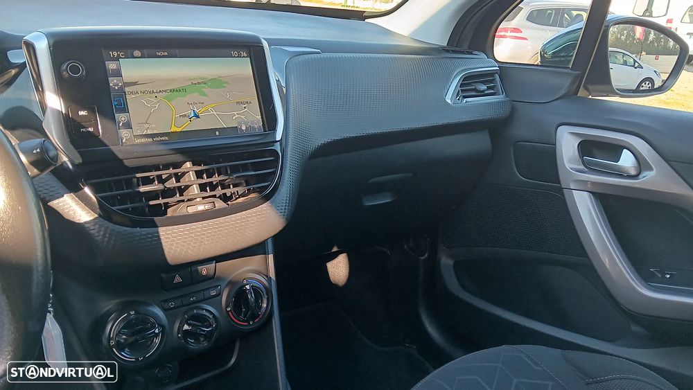 Peugeot 2008 1.2 PureTech Style - 22