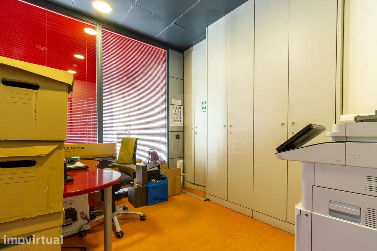 Espaço Comercial, Piso Único, em São Domingos de Benfica - Grande imagem: 4/14
