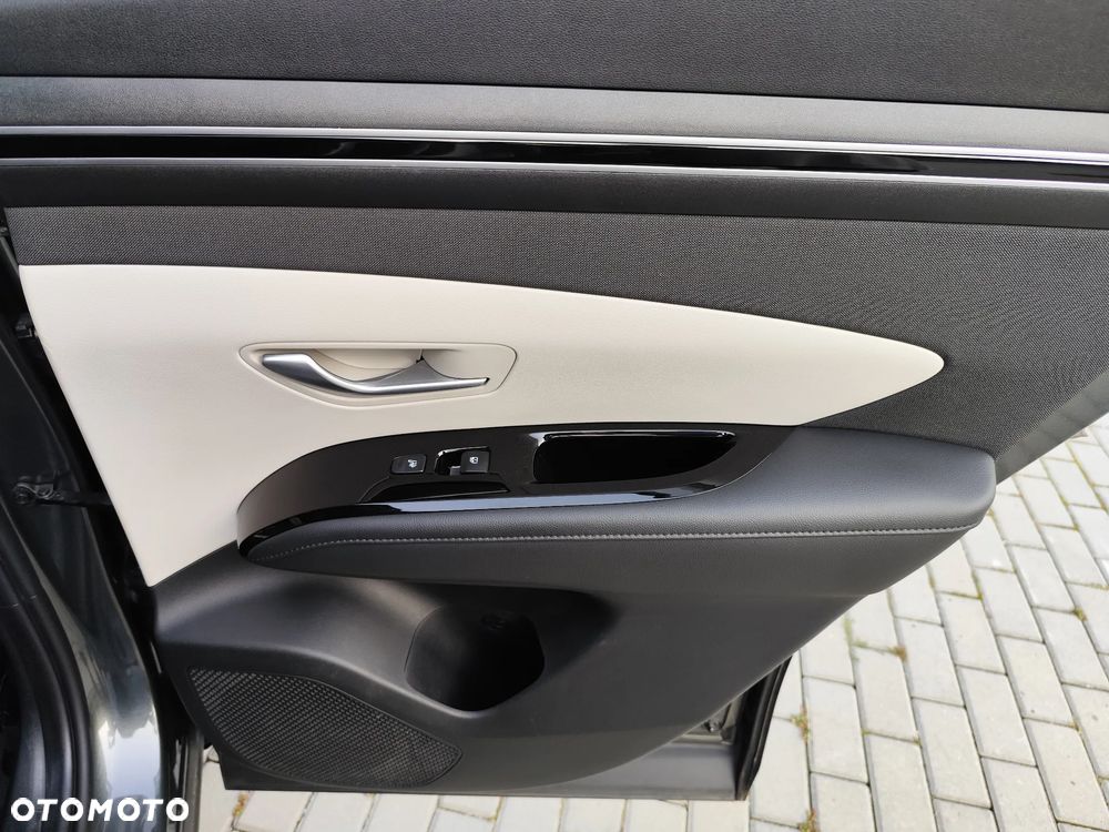 Hyundai Tucson 1.6 T-GDi HEV Executive 2WD - 28
