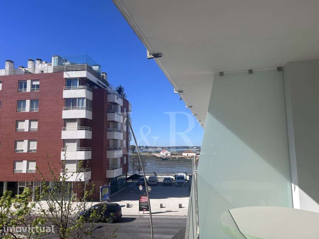 Apartamento T3 com varanda e estacionamento no Barreiro - Grande imagem: 5/76