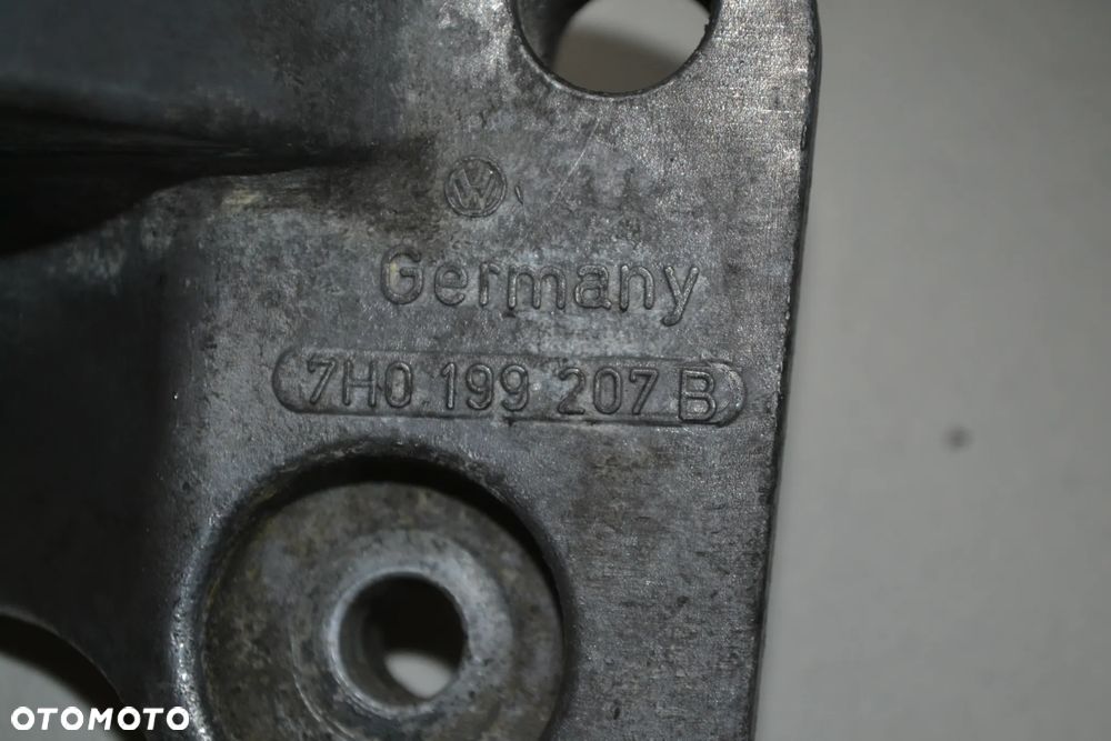 VW TRANSPORTER T5 2,5 TDI ŁAPA MOCOWANIE WSPORNIK SILNIKA 7H0199207B - 4