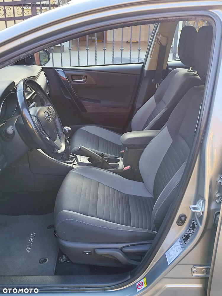 Toyota Auris 1.6 Premium - 11