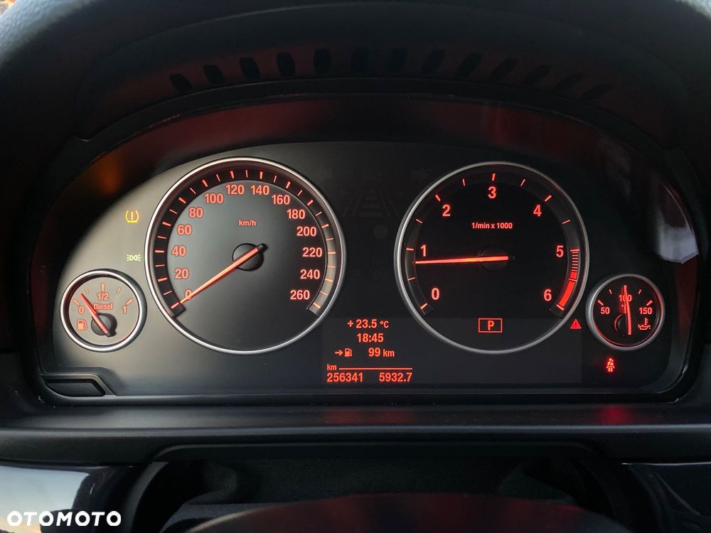 BMW Seria 5 520d xDrive Touring - 17