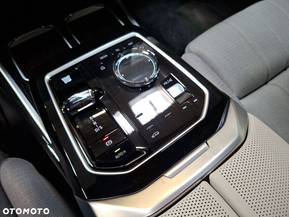 BMW Seria 7 - 16