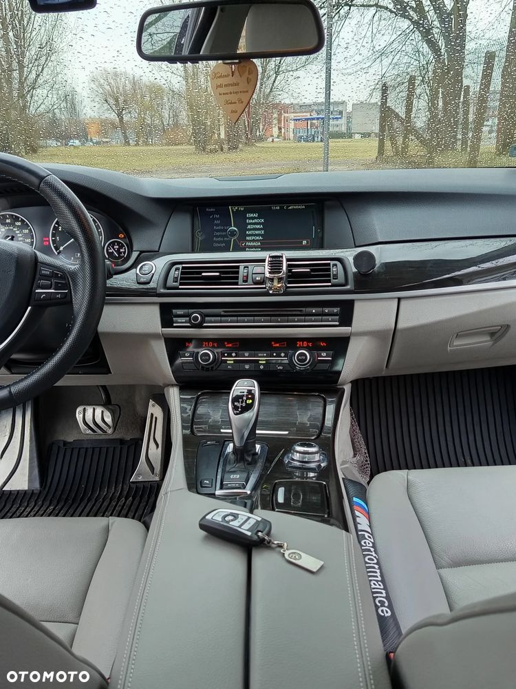 BMW Seria 5 528i - 12