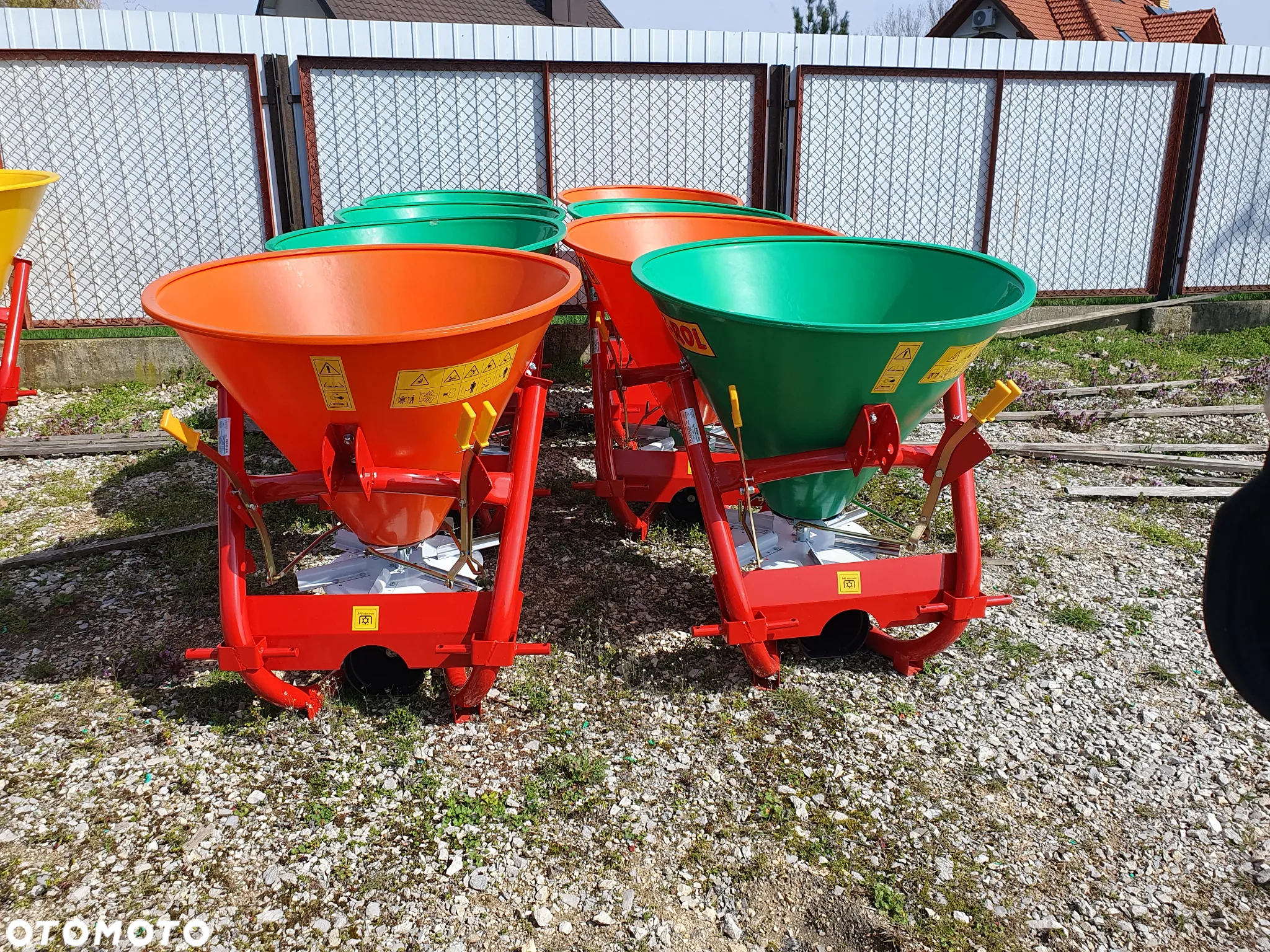 6 łopatek 3 rączki rozsiewacz nawozów lejek 200l-300l-400l-500l GRASSROL - 3