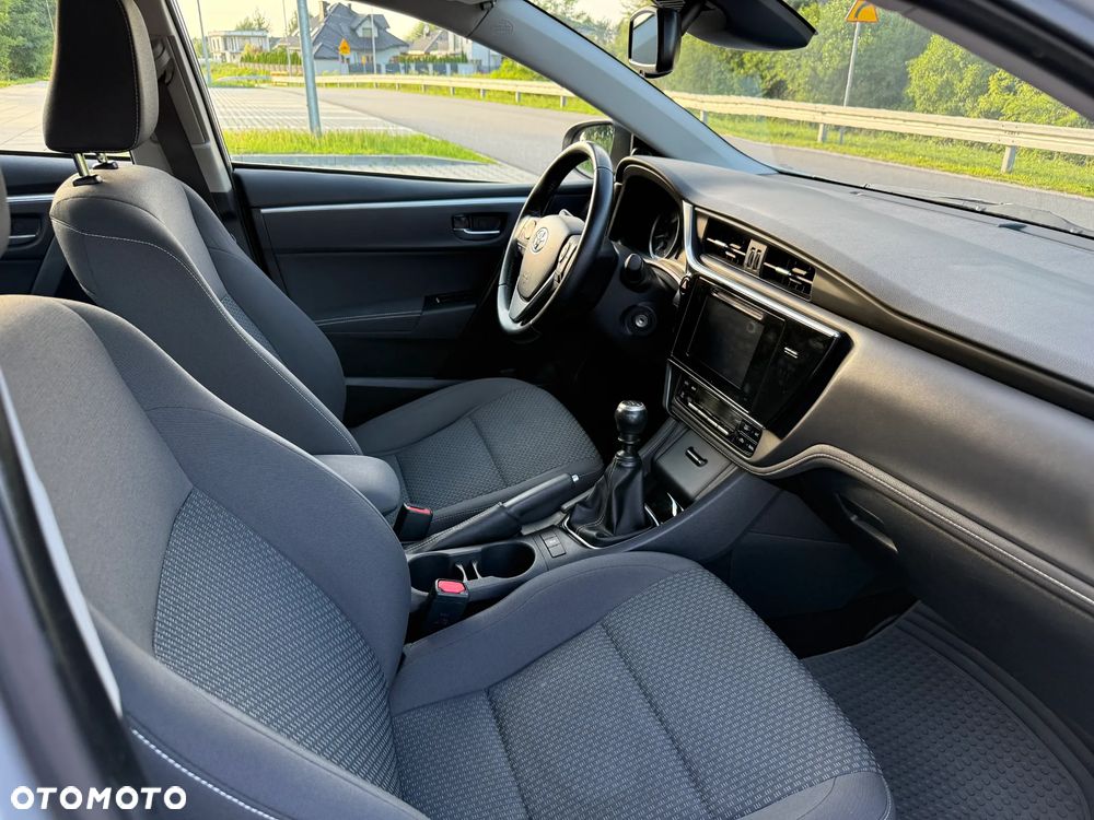 Toyota Corolla 1.6 Premium EU6 - 29