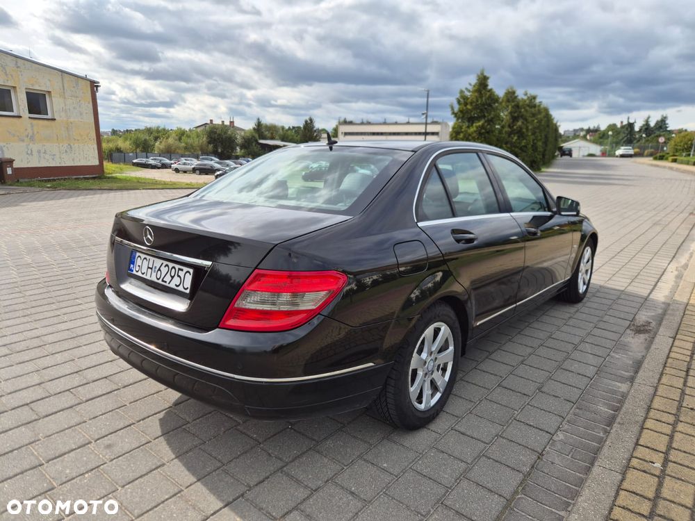 Mercedes-Benz Klasa C 180 CGI BlueEFFICIENCY Avantgarde - 4