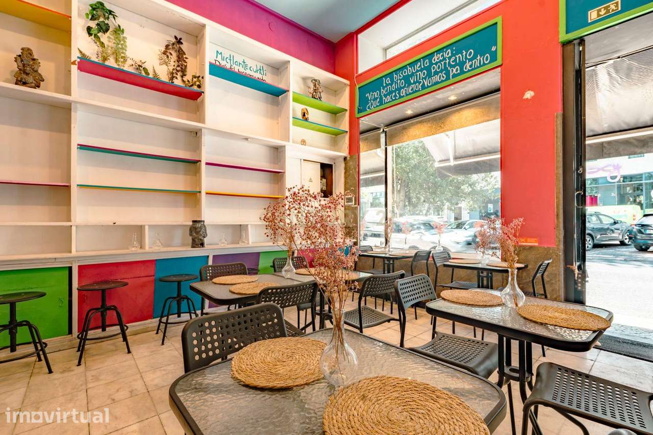 OPORTUNIDADE! ESPAÇO DE RESTAURAÇÃO MUITO BEM DECORADO E TOTALMENTE EQ - Grande imagem: 2/36