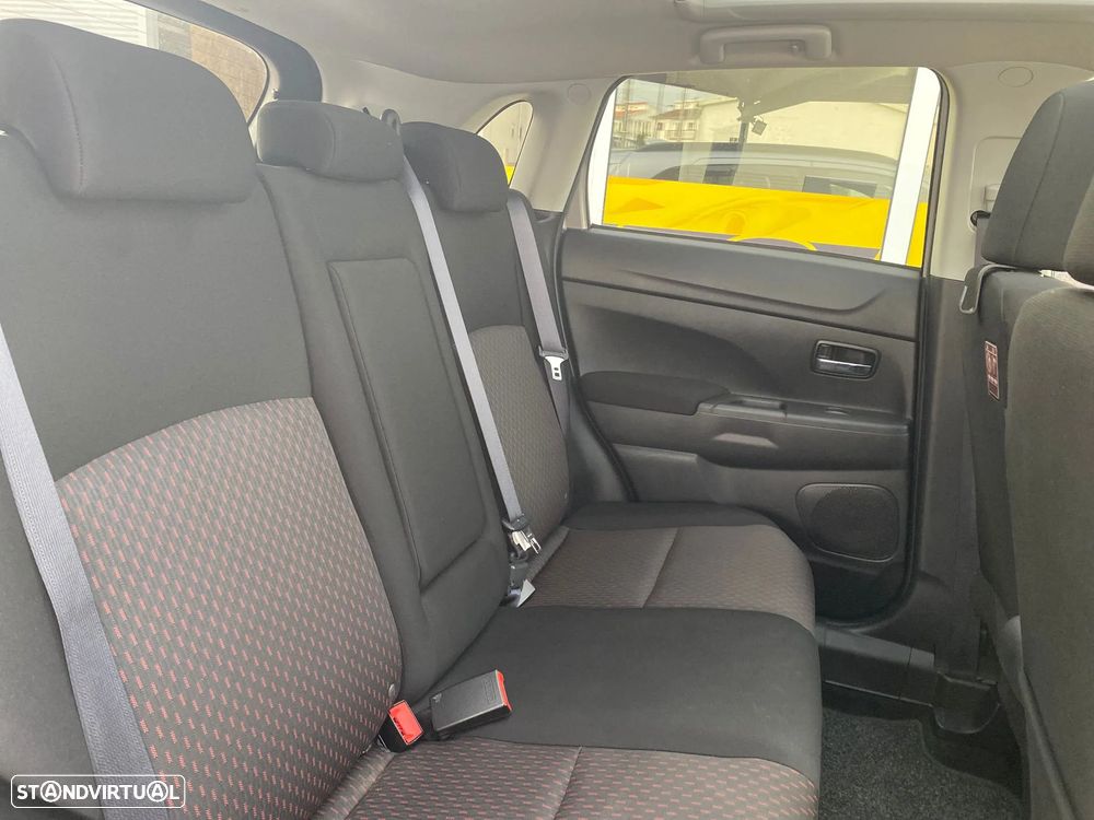 Mitsubishi ASX 1.6 MIVEC Intense Connect Edition - 26