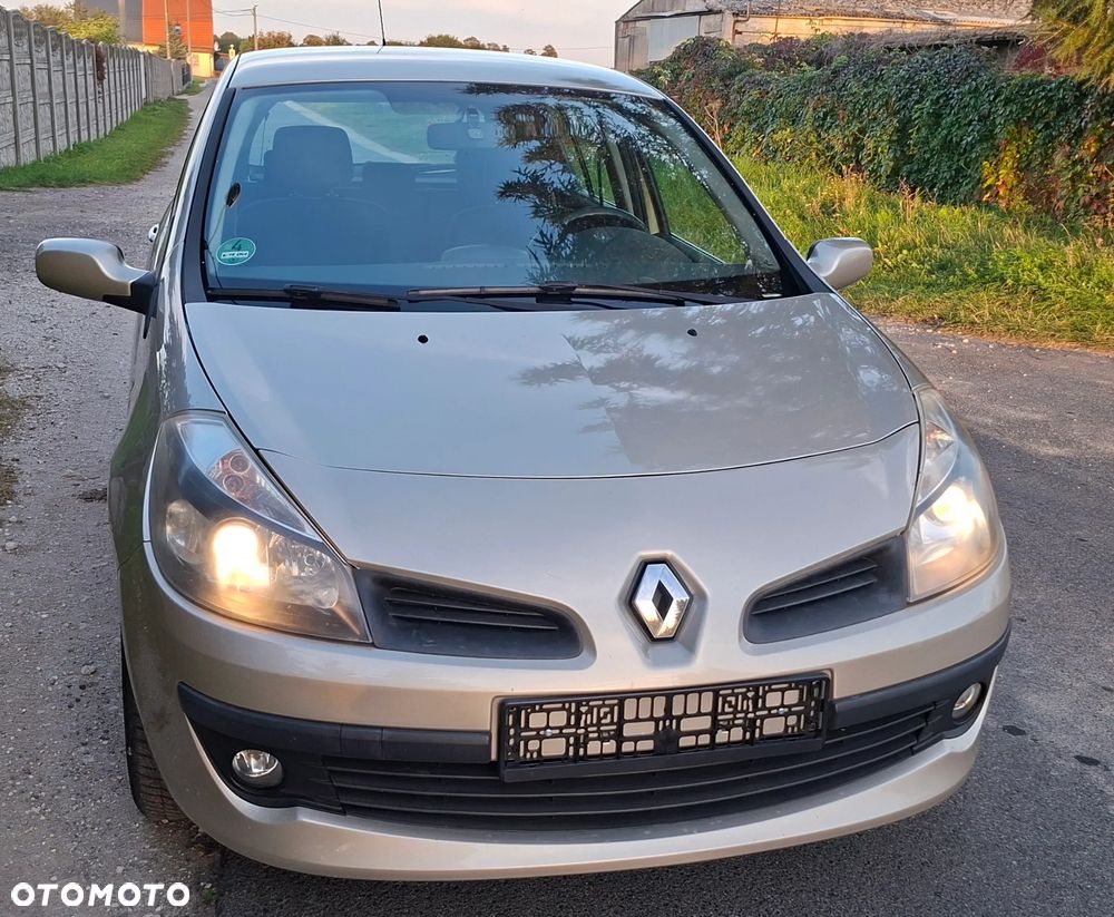 Renault Clio 2006 photo 2
