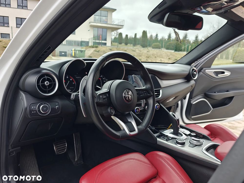 Alfa Romeo Giulia 2.0 Turbo 16V AT8 Veloce Ti - 23