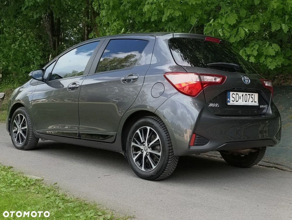 Toyota Yaris Hybrid 100 Premium - 35