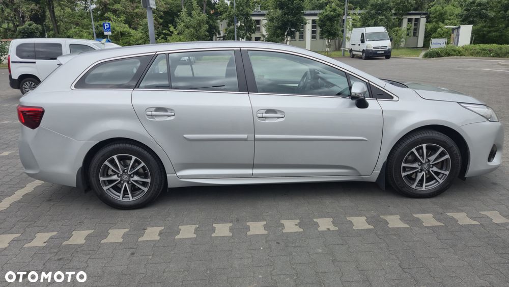 Toyota Avensis 1.8 Premium - 4