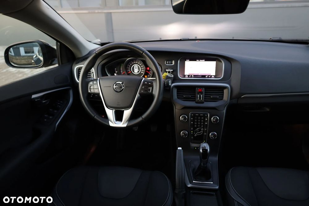 Volvo V40 T2 Linje Svart - 17