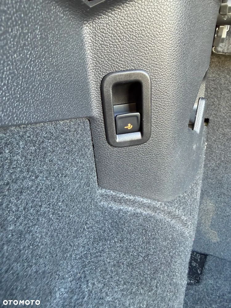 Volkswagen Golf 2.0 TDI SCR DSG Active - 32