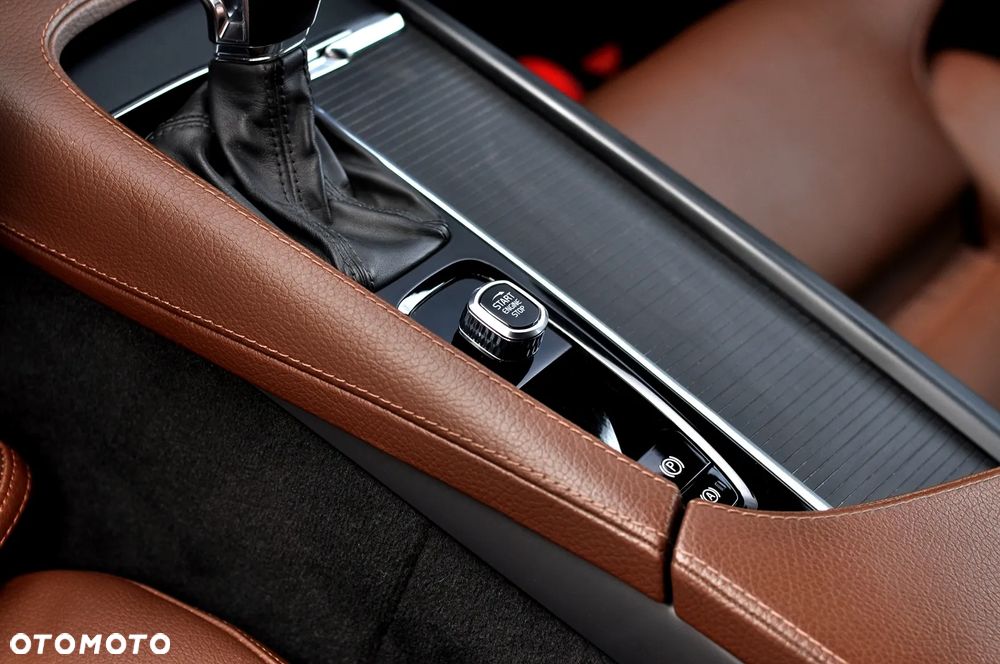 Volvo V90 D4 SCR Momentum Pro - 35