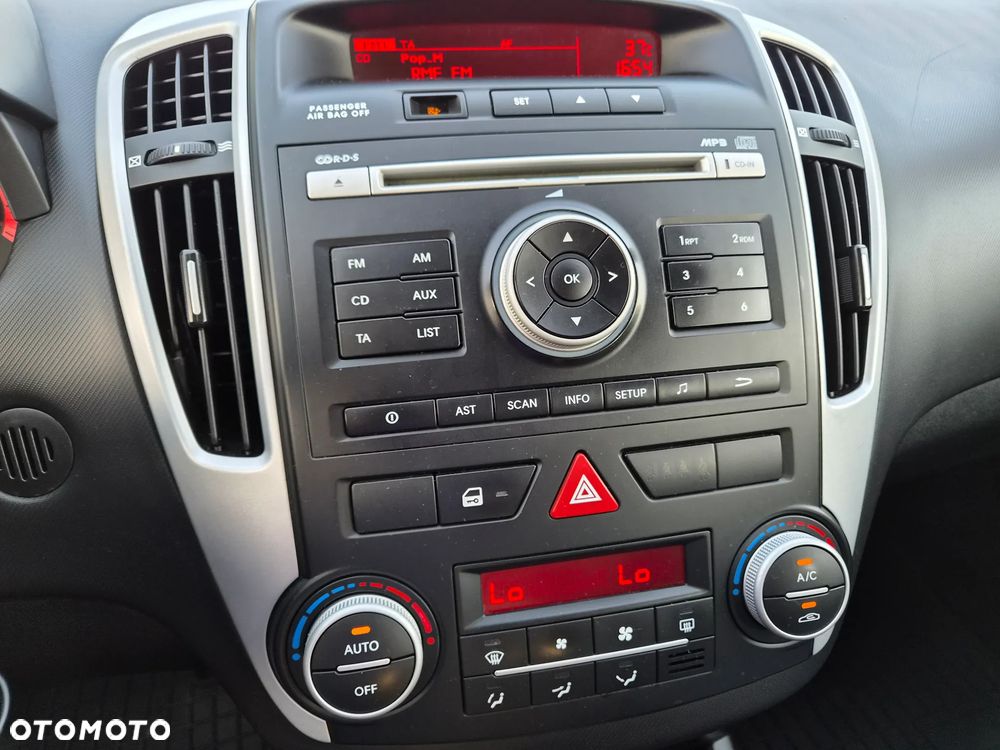 Kia Ceed 1.6 CRDi 90 Vision - 15