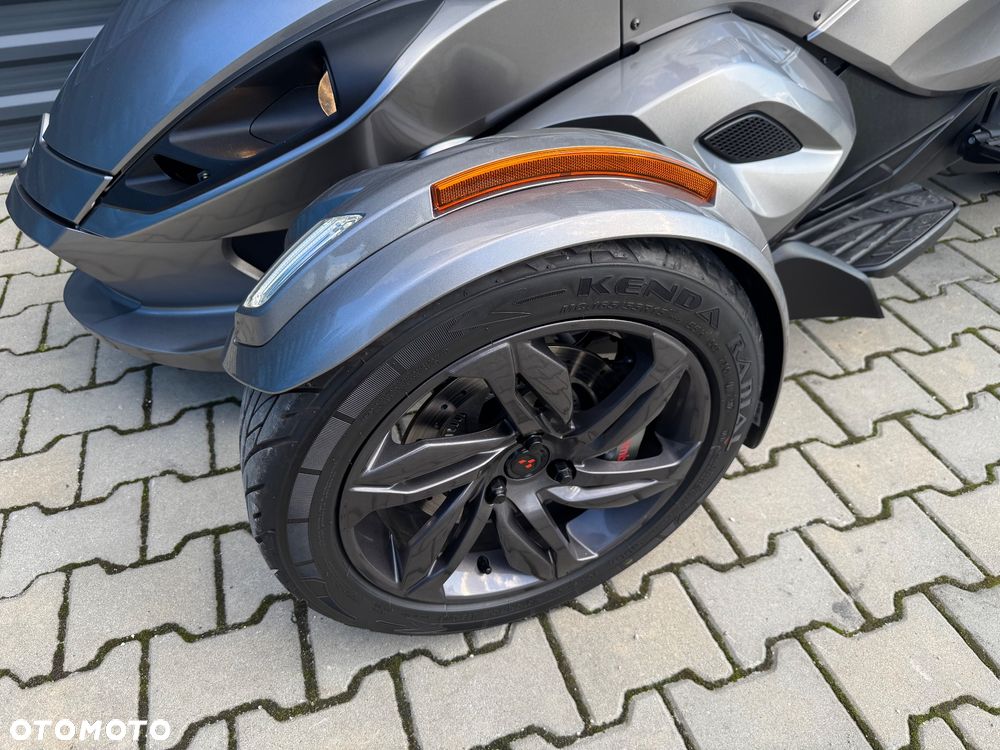 Can-Am Spyder - 19