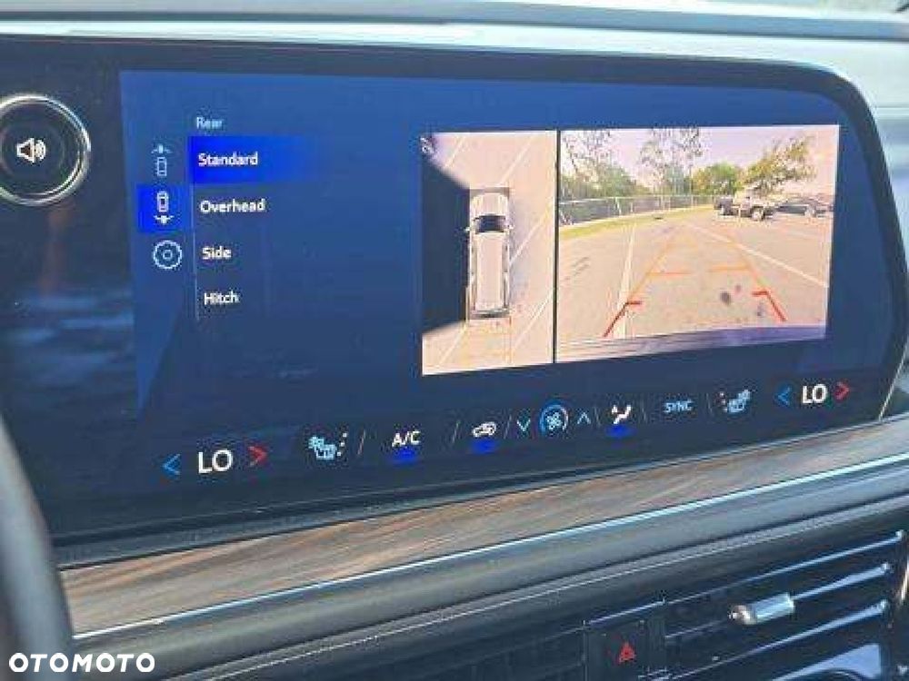 Chevrolet Suburban - 10