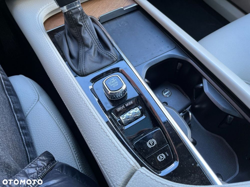 Volvo XC 90 B5 B AWD Plus Bright - 25