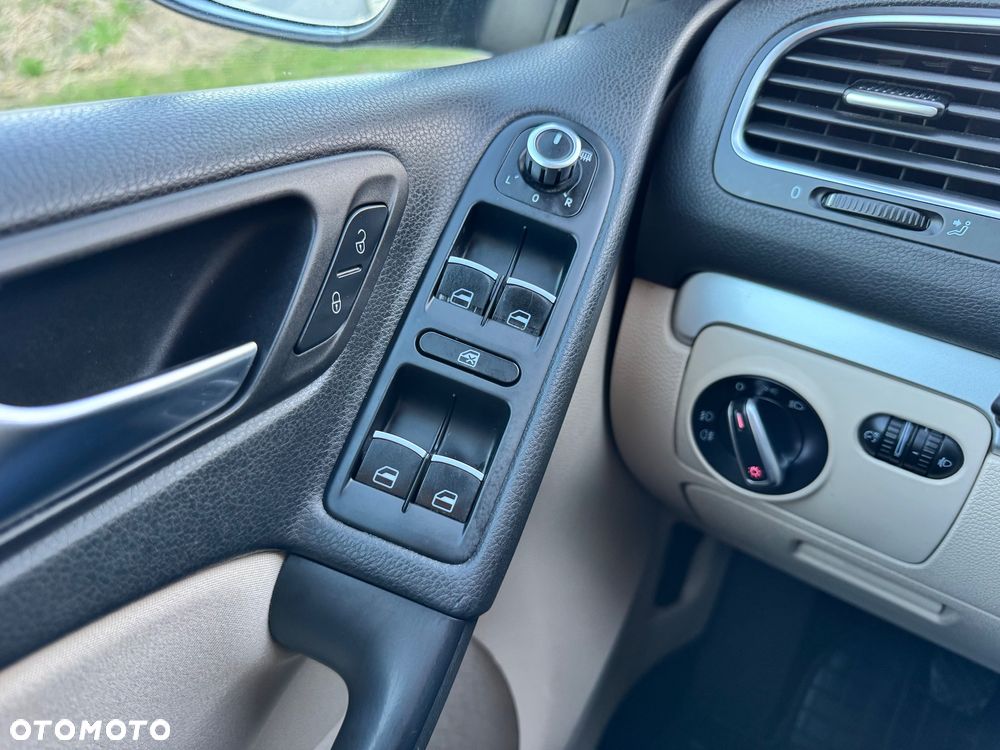 Volkswagen Golf - 22