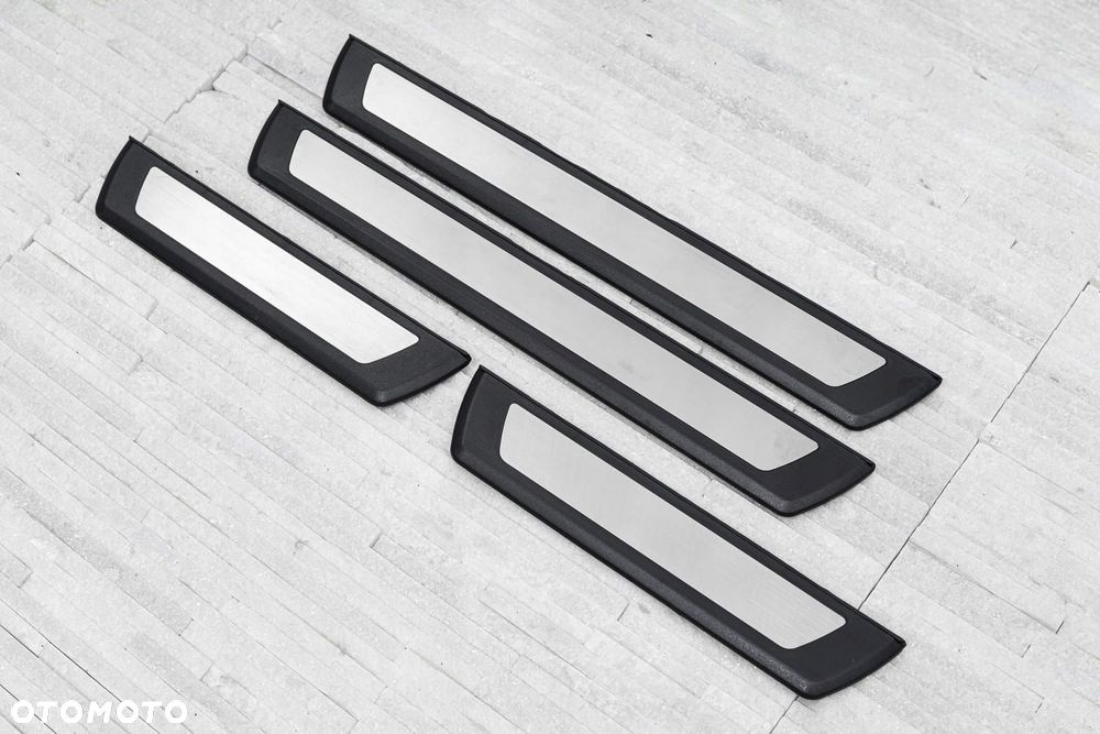 listwy progowe toyota hilux viii 2015+ - 6