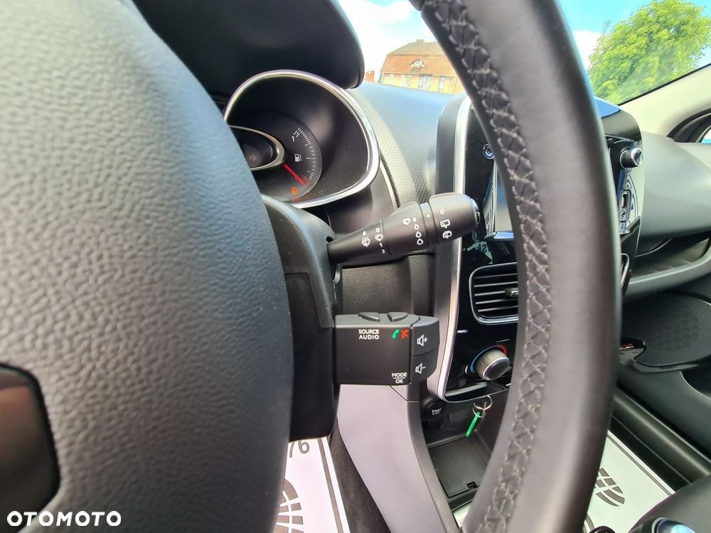 Renault Clio 1.2 16V 75 LIMITED - 21