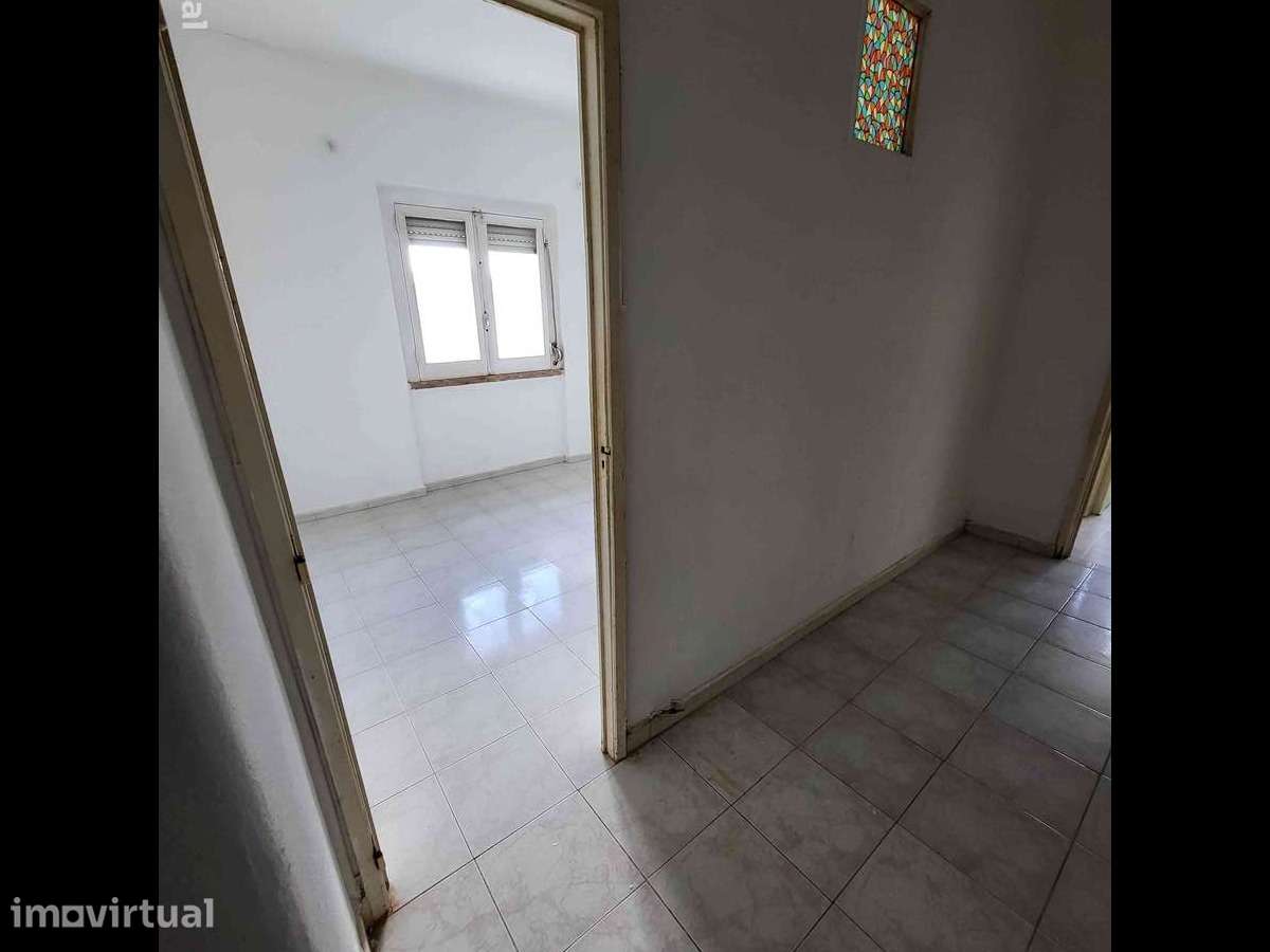 Oportunidade de investimento - para reabilitar em Almada - 55m2 - Grande imagem: 5/22
