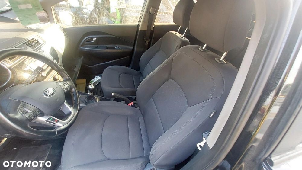 Kia Rio 1.2 L - 12