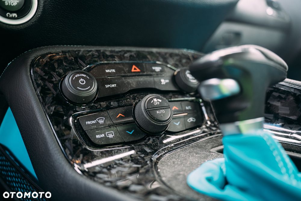 Dodge Challenger - 24