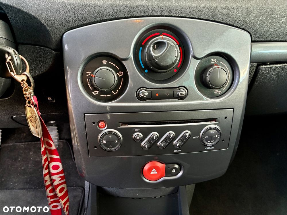 Renault Clio - 32