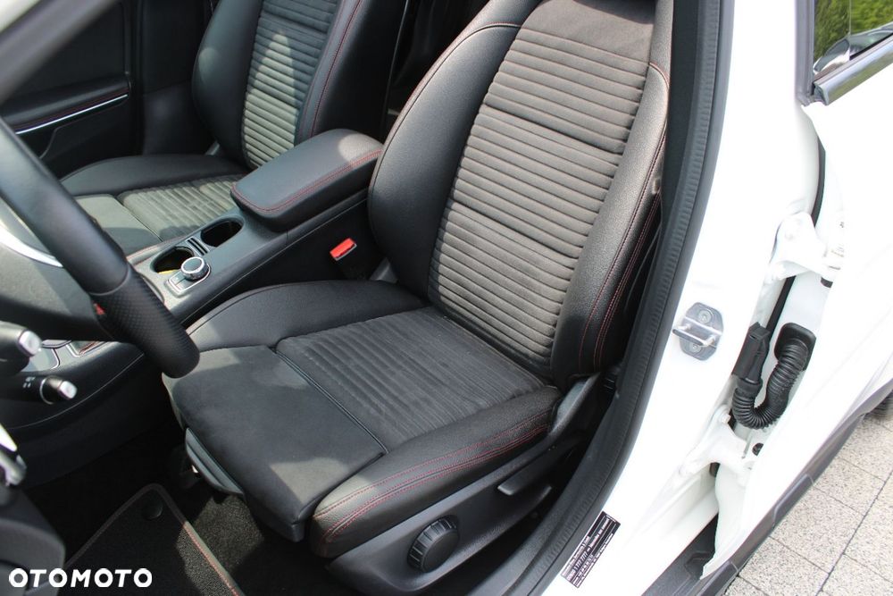 Mercedes-Benz GLA - 20