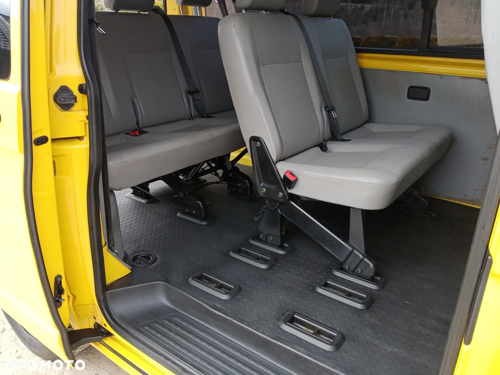 Volkswagen T5 LIFT 9 osobowy 2013r. 2.0 140 KM 6 bieg. serwis do końca doinwestowany klima  tempomat  vebasto isofix - 6