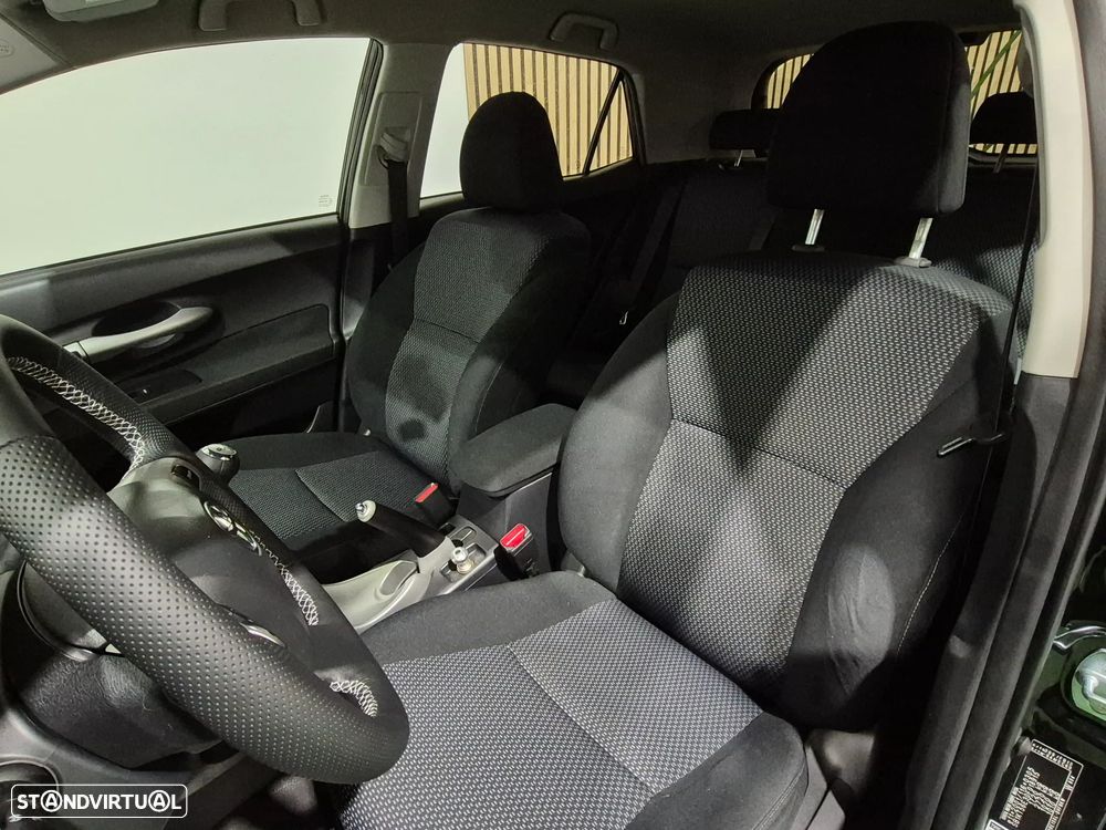 Toyota Auris 1.33 VVT-i Sol - 25