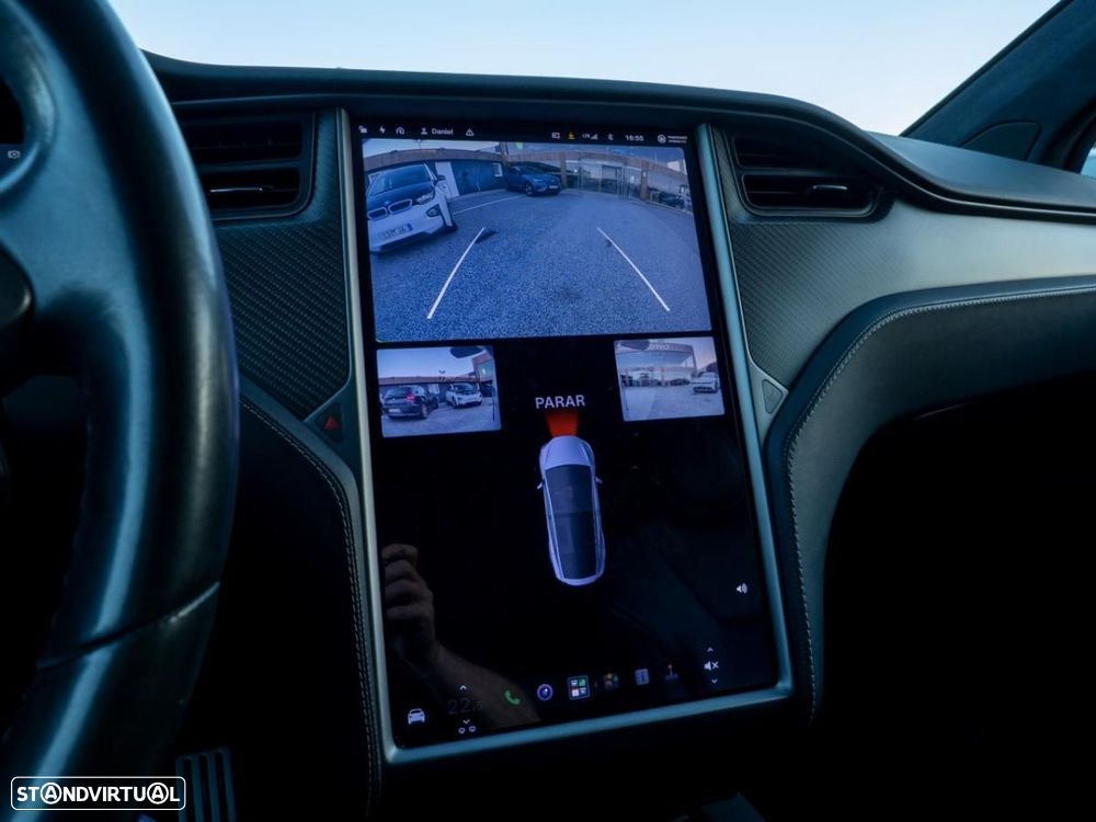 Tesla Model X - 37