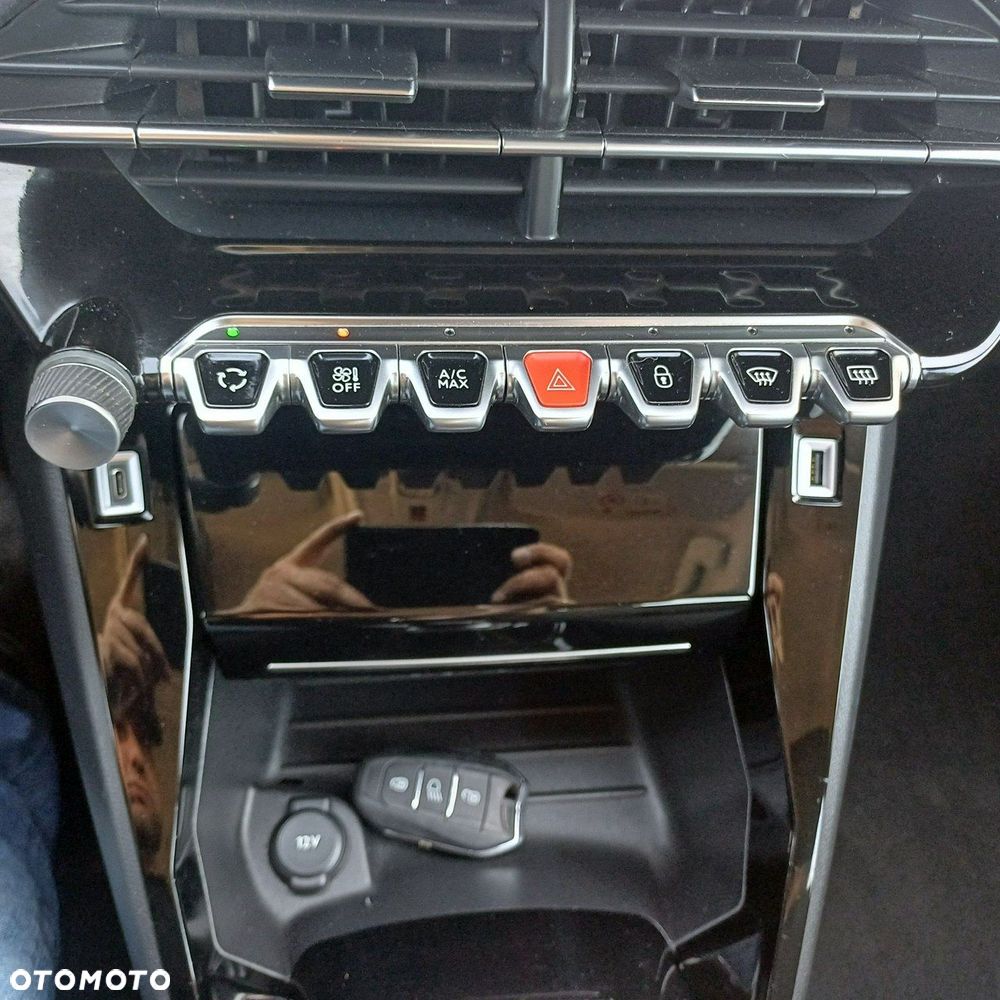 Peugeot 208 - 15