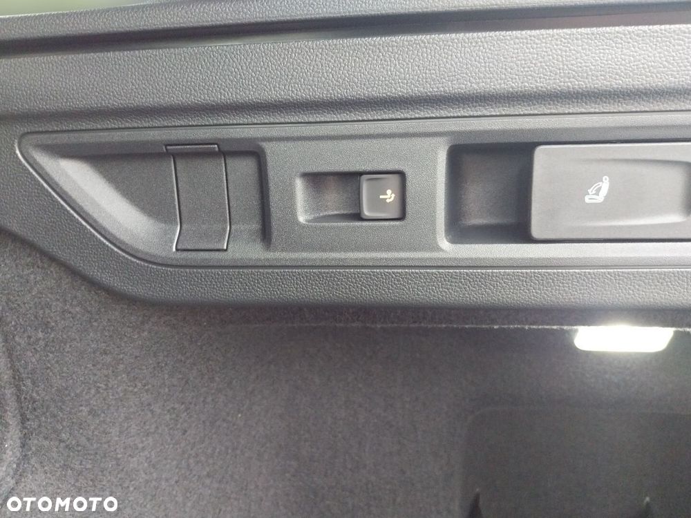 Volkswagen Passat Variant 2.0 TSI 4Mot R-Line Plus DSG - 11
