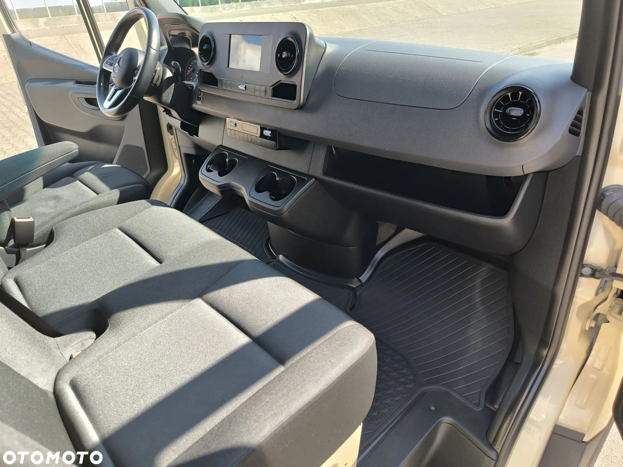 Mercedes-Benz Sprinter - 28