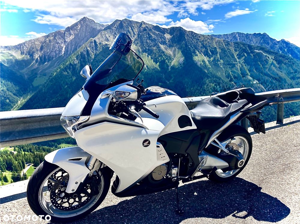 Honda VFR - 2