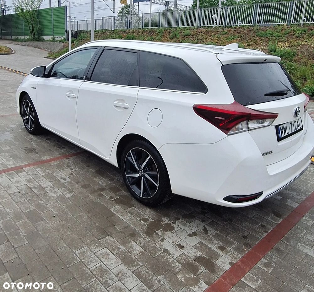 Toyota Auris 1.8 HSD Luna - 2