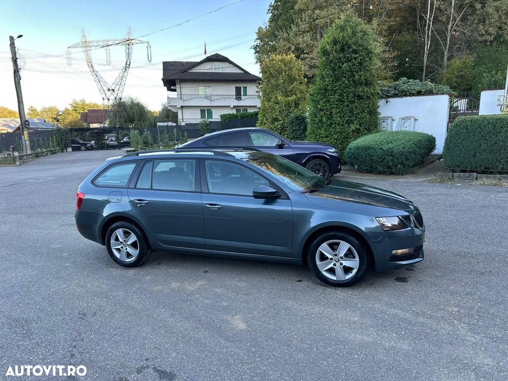 Skoda Octavia Combi Diesel 1.6 TDI Style - 1