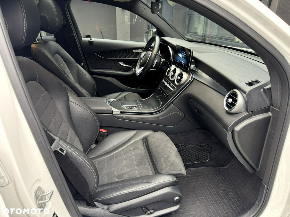 Mercedes-Benz GLC 300 4Matic 9G-TRONIC AMG Line Plus - 16