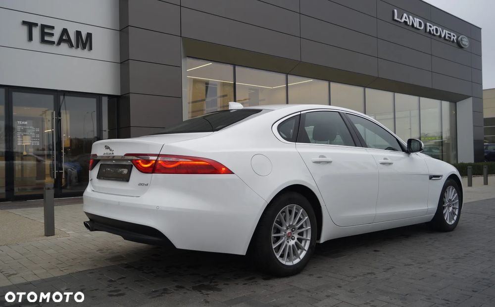 Jaguar XF 2.0 i4D AWD Prestige - 9