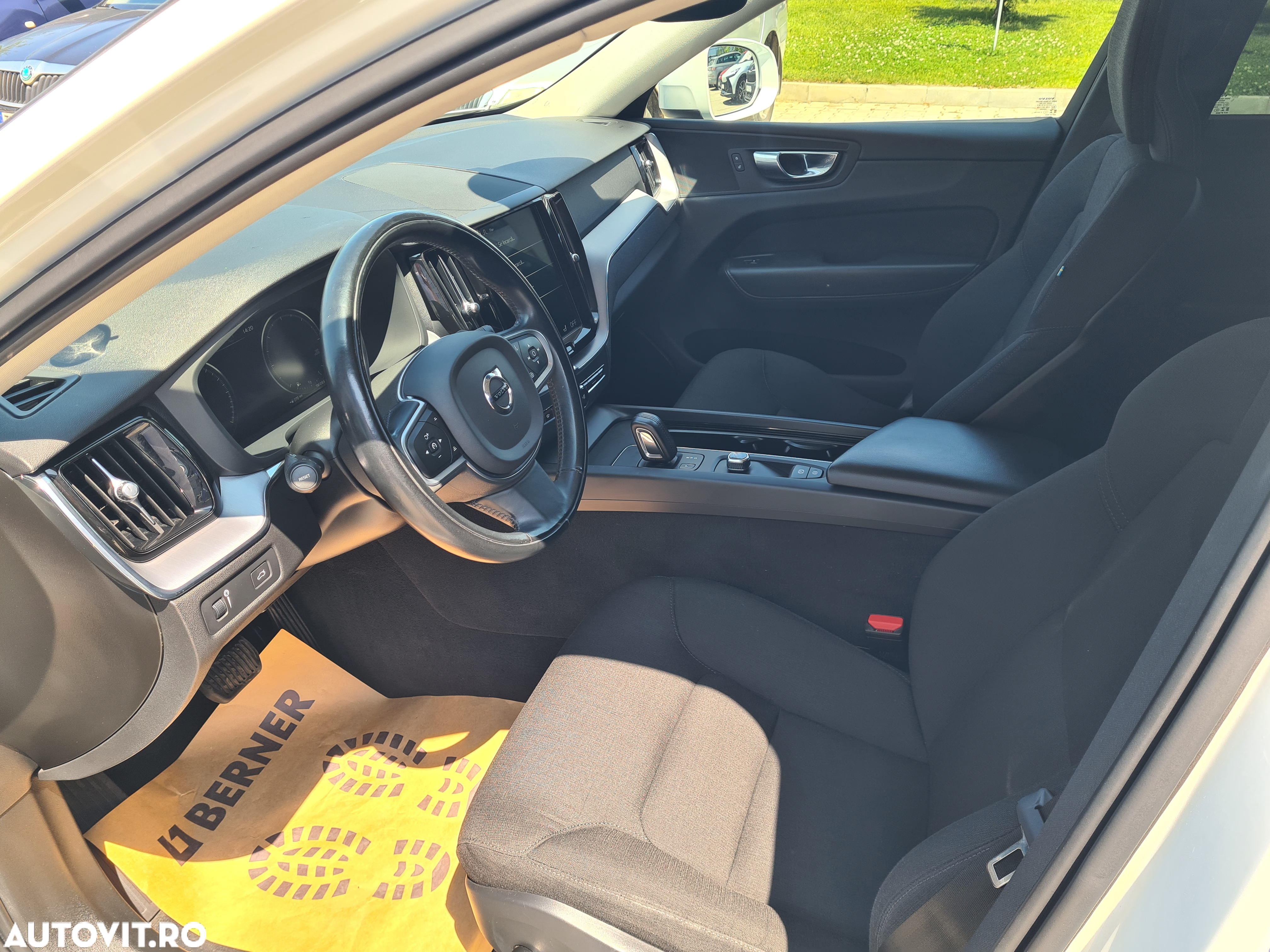 Volvo XC 60 B4 D AWD Geartronic Momentum - 4