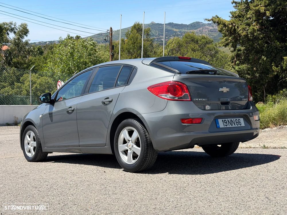 Chevrolet Cruze 1.6 LT - 1