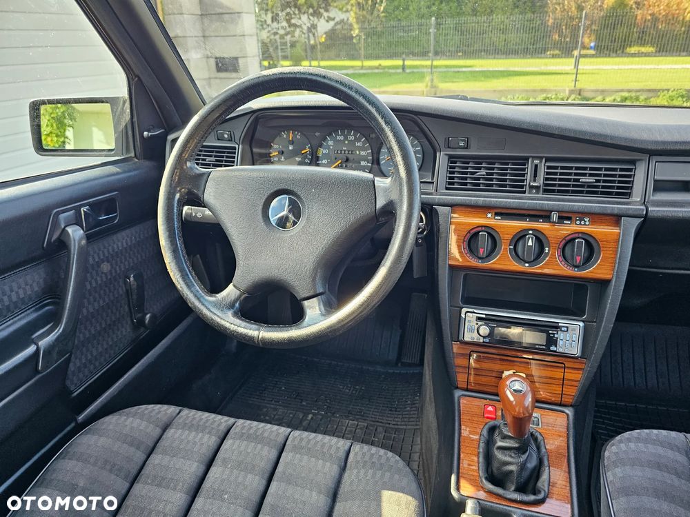 Mercedes-Benz W201 (190) - 30