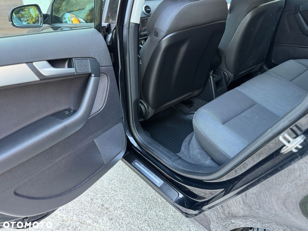 Audi A3 Sportback 1.6 S line Sportpaket plus - 24